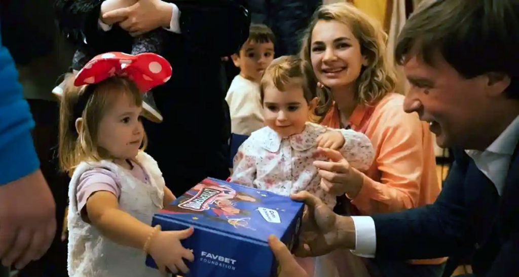 Andrii Matiukha helping children